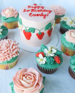 4" smash cake with buttercream flower & strawberry cupcakes